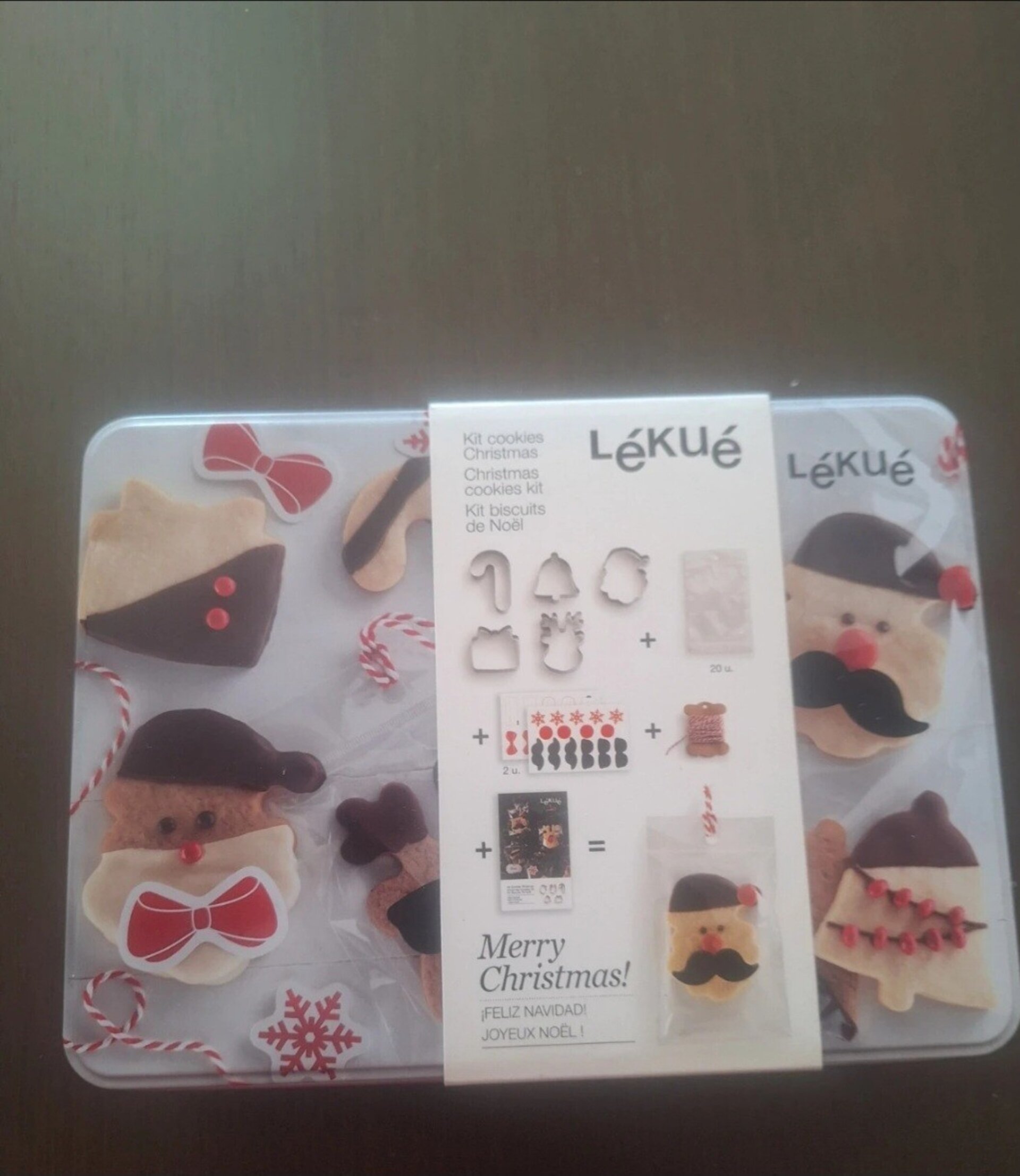 Caja con accesorios para cocinar galletas - 1